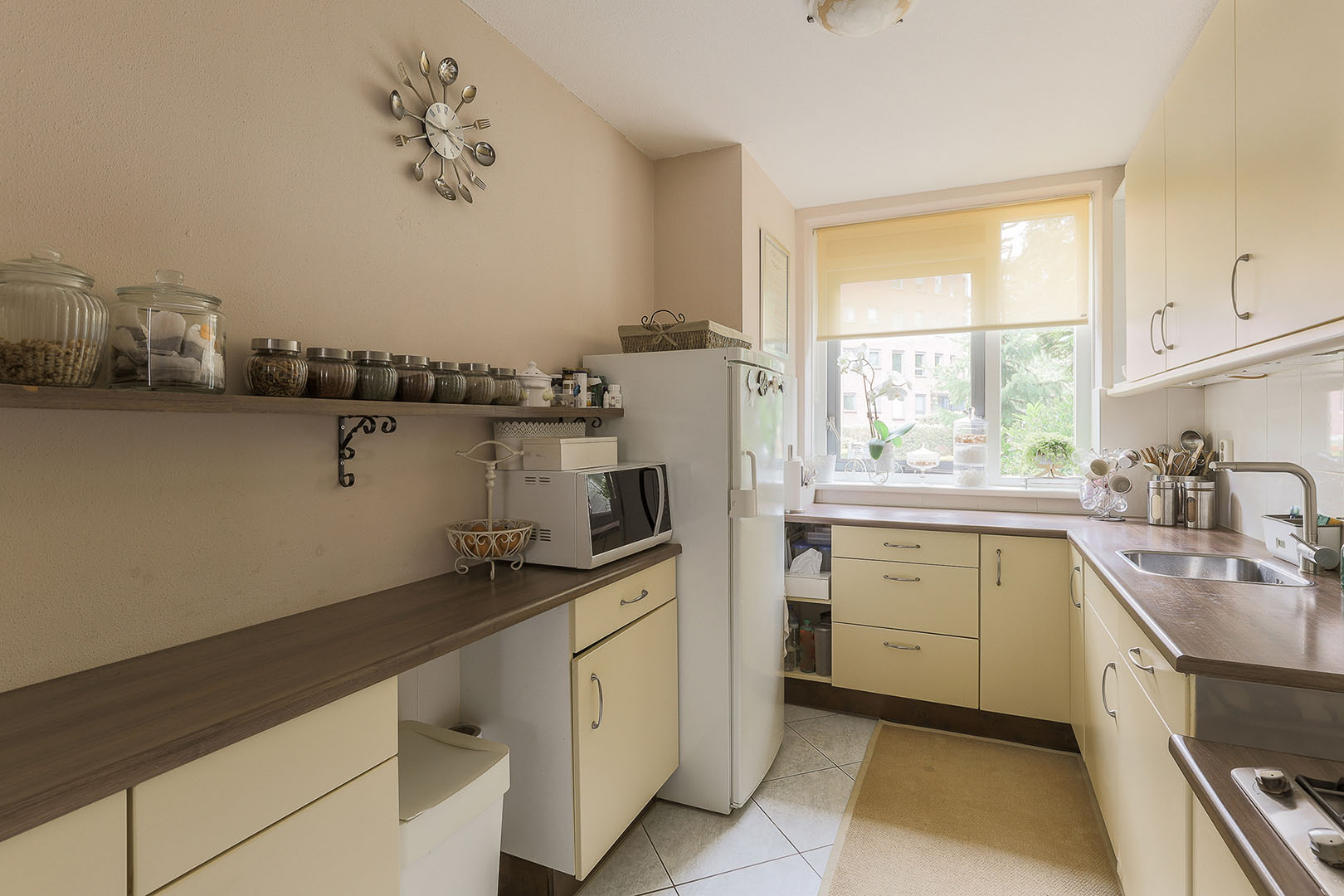 Home spacious-room-with-various-areas-2022-11-26-01-59-59-utc.jpg